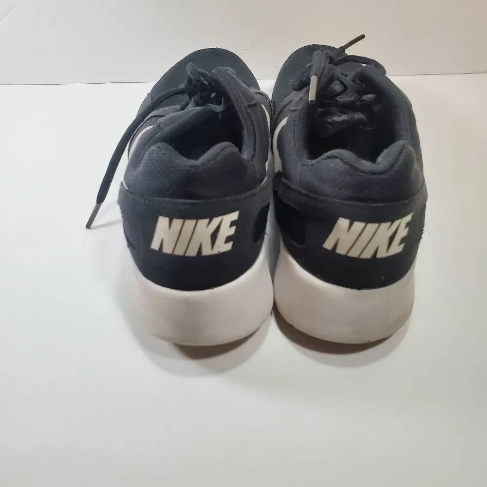 NIKE black tennis shoes
